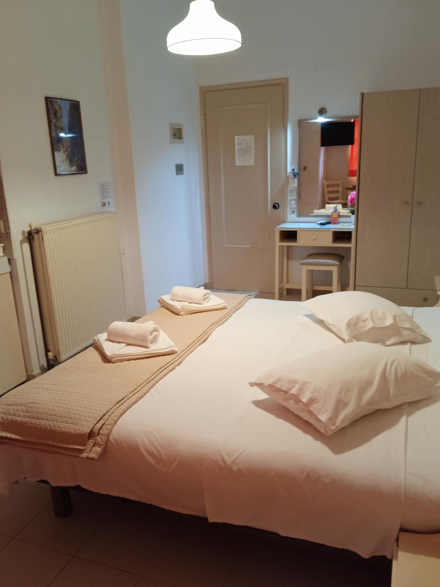 Ilona Apartments Chania Kato Daratso Oda fotoğraf
