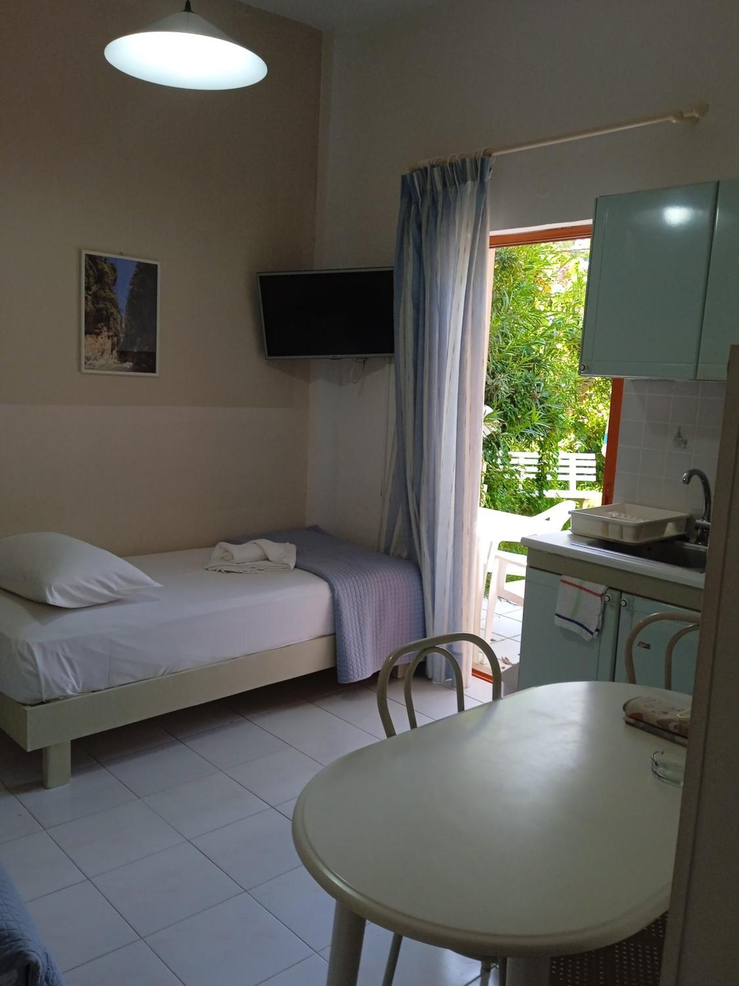 Ilona Apartments Chania Kato Daratso Oda fotoğraf